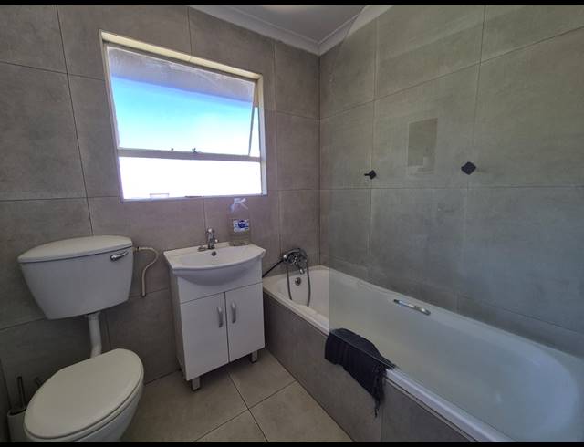 2 BEDROOM FLAT FOR SALE IN VANDERBIJLPARK SE 3